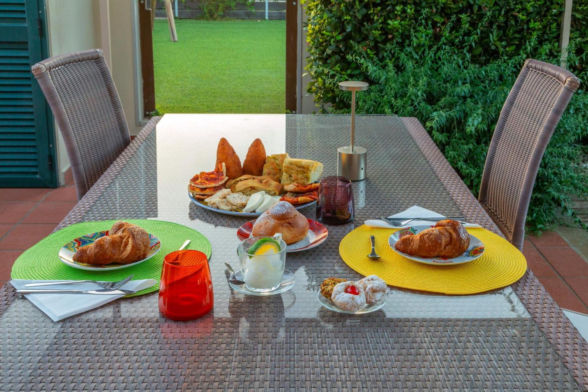 Villa Sambucia - Sicilian Charm, Entirely Private Syracuse